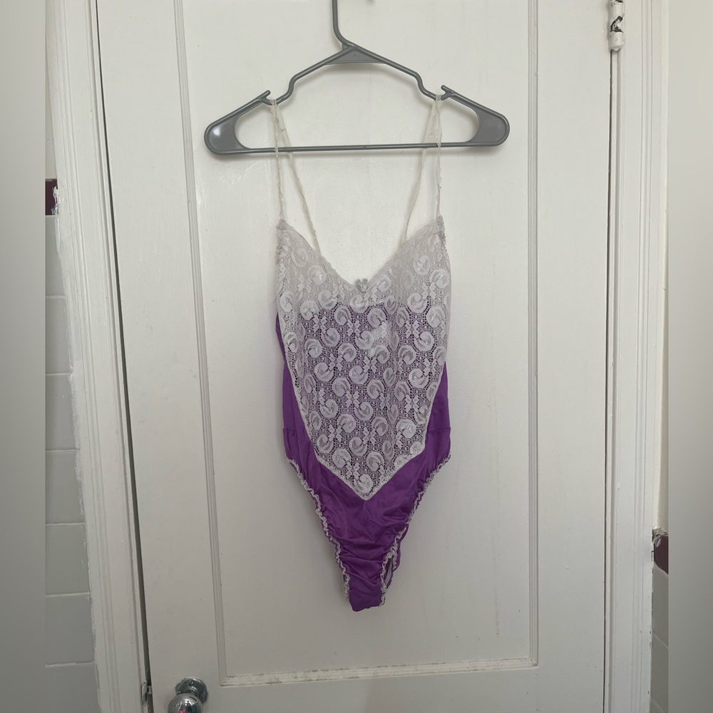 Vtg 70s Women’s V Neck Lace Front Bodysuit